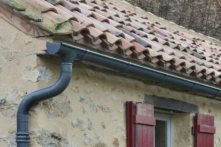 Gouttière lyonnaise et accessoires en zinc RHEINZINK