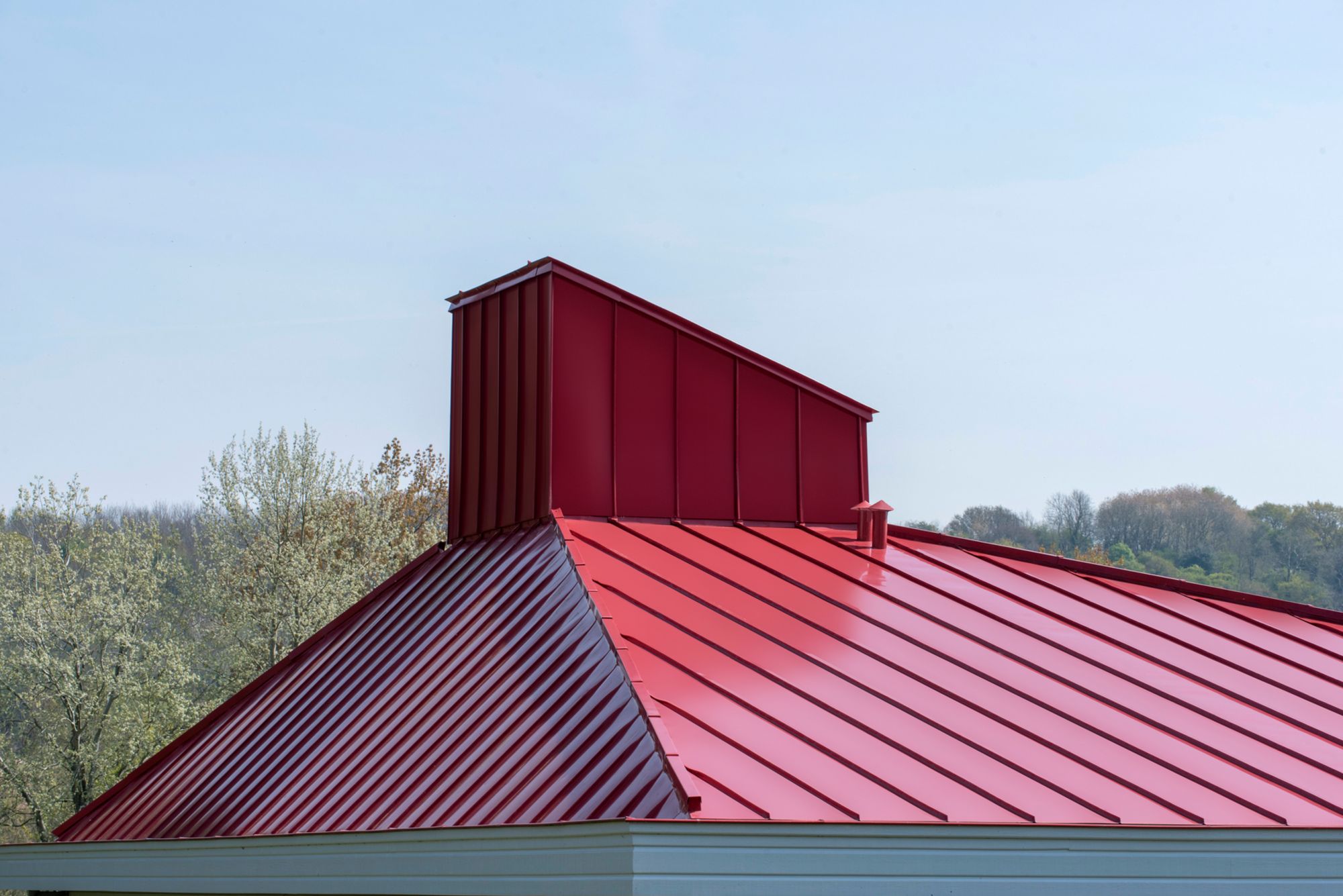 Maison individuelle passive - toit en zinc artCOLOR rouge brique