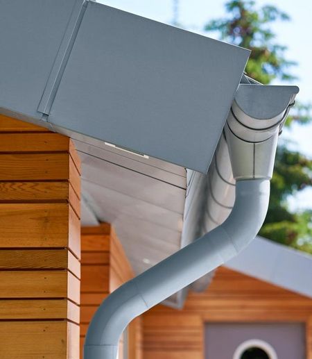 Évacuation des eaux pluviales sur une maison d’habitation