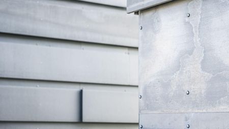 Formation de patine sur une surface en zinc naturel