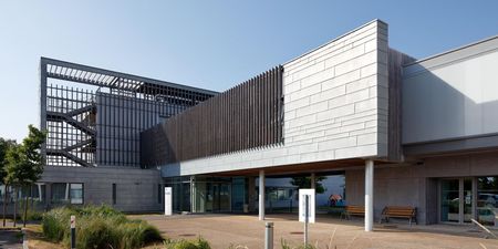 Bardeaux en zinc RHEINZINK sur la façade de l'EPHAD Les Tilleuls