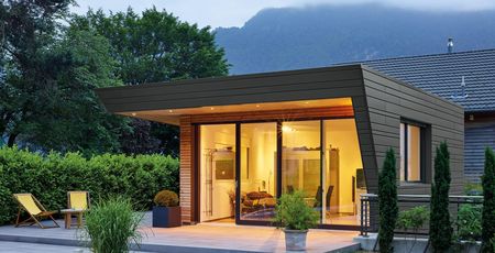 Maison d'été avec façade en profilé horizontal zinc prePATINA ardoise