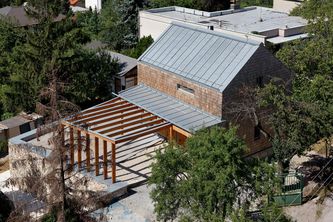 Vignoble alliant bois et zinc vue aérienne