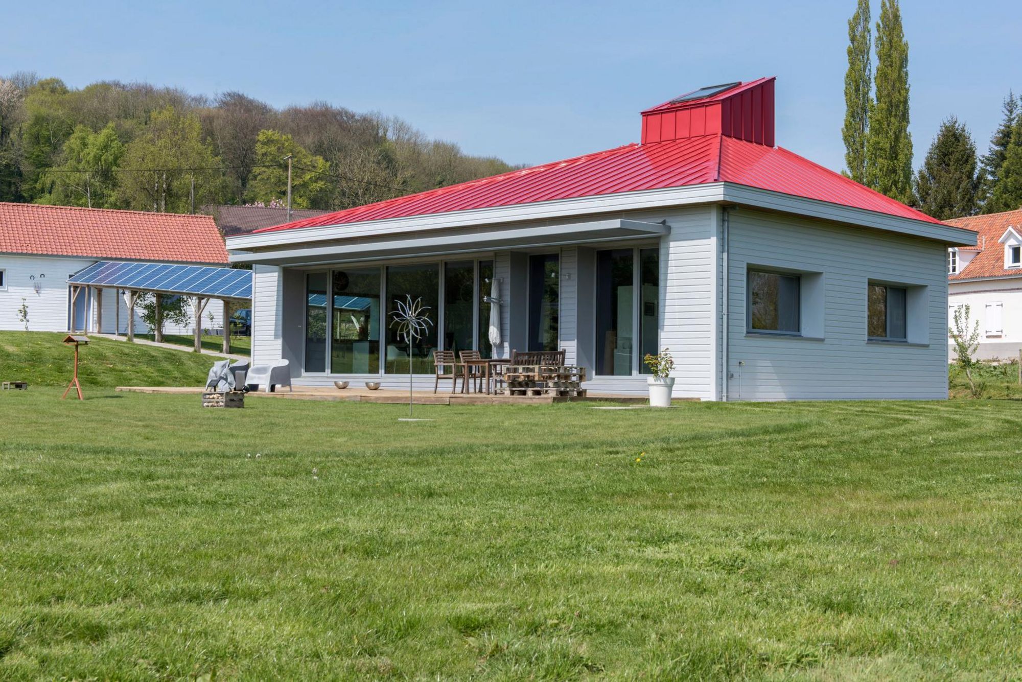 Maison individuelle passive - toit en zinc artCOLOR rouge brique