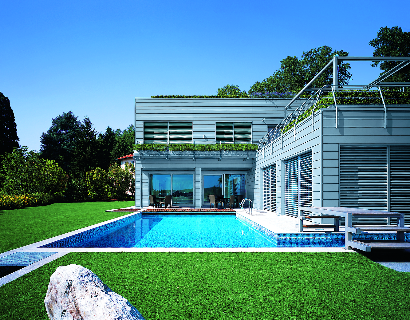 Maison individuelle avec piscine et façade en zinc