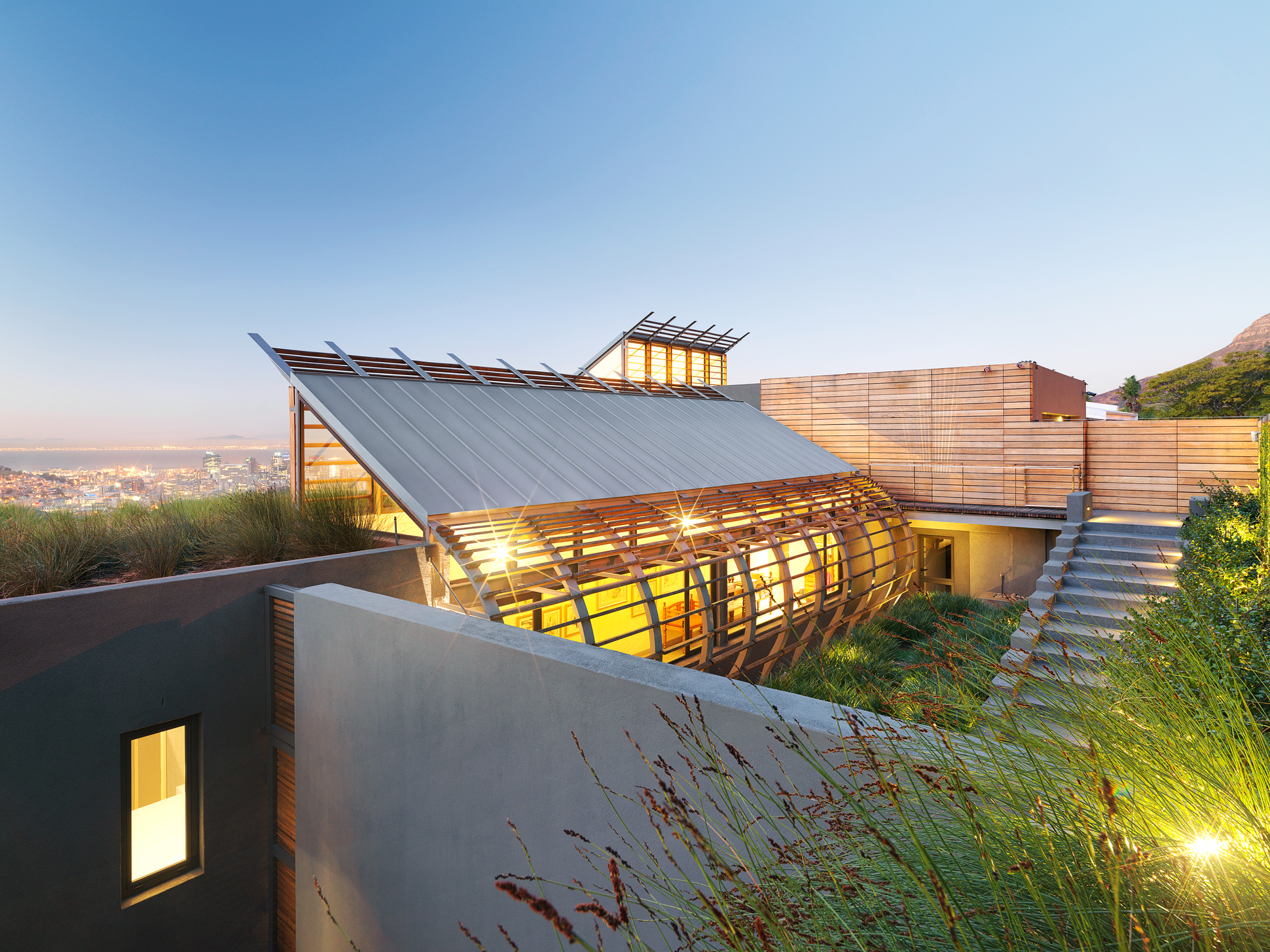 Architecture : maison individuelle avec toit en zinc